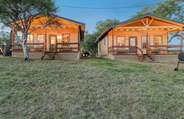 The Lone Star Cabin - Hill Country Cabin 8 miles to Concan