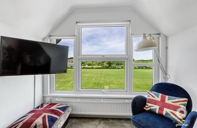 Apartment-Modern-Eigenes Badezimmer-Parkblick