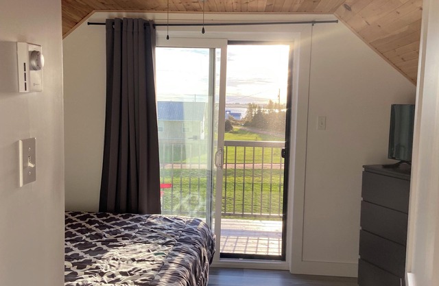 The Lookout! - Unwind with your family, including your furry friends! (4009125)