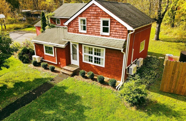 The Louie II: Accord Farmhouse near Arrowood w/ Hot Tub & Large Yard