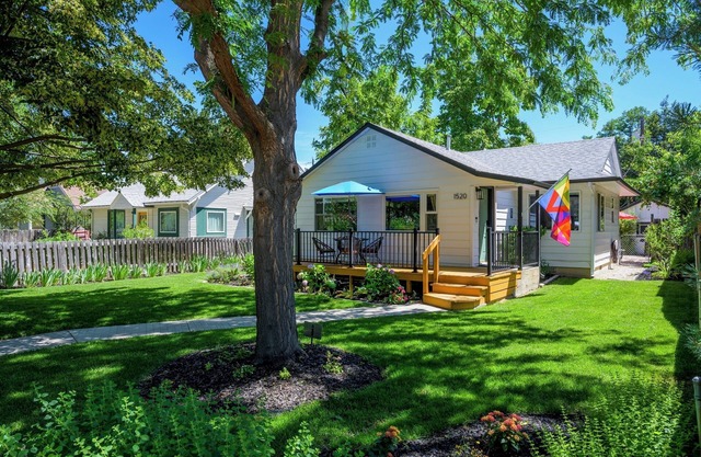 The Love Shack! Great Location-Close to BSU & Downtown, 10 mins to the Airport!