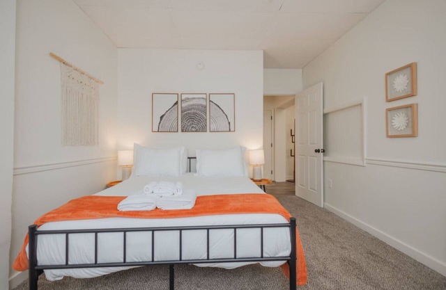 The Lovely Lodging- 2 bedroom apartment