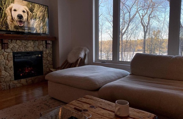 The Lowry Lakehouse, your South Frontenac cottage retreat