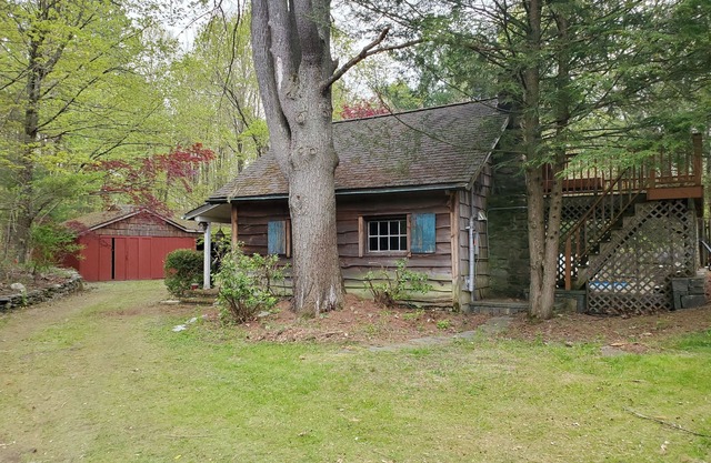 The Lucky Goat, a quiet country cottage about an hour from NYC, just off the TSP
