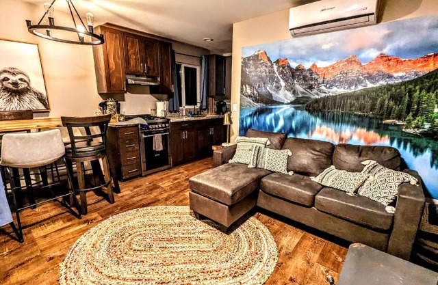 The Luminous Lodge-Remodeled Cabin W/Valley Views