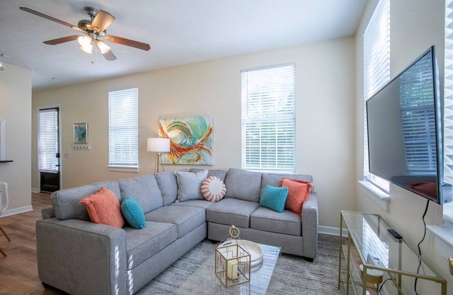 The Lummus, 2BR Cozy Triplex by Velvet Ditch Villas