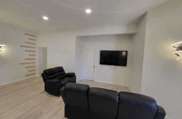 The Lux- Cozy 2-bedroom apartment with AC and WiFi in enjoyable Bonne Terre