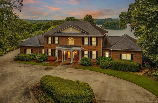 Bienvenido a "Chateau Mountain View", una lujosa casa privada con vistas al lago y al monte