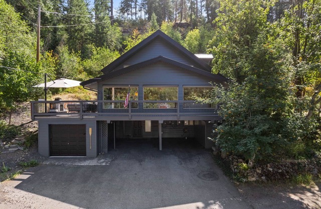 The Luxe Lake Cabin – Lake View, Sauna, & More