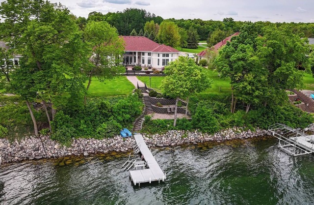 "The Luxe" on Lake Carlos