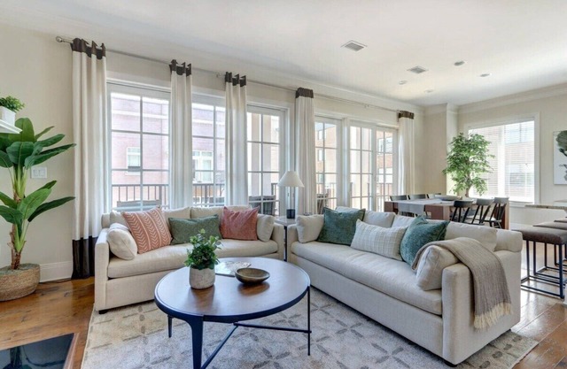 The Luxury Loft on Bay Street, Modern | Central
