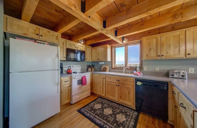 The Madison River Overlook Cabin