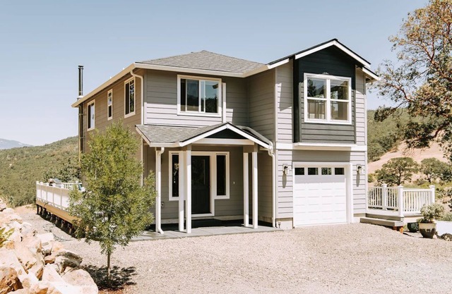 Das Madrone House, ein neues Land Getaway mit Panoramablick