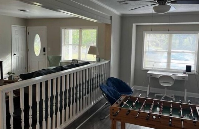 The Magnolia - Minutes from Whiting Field, Blackwater River, Emerald Coast Beaches, Downtown Milton!