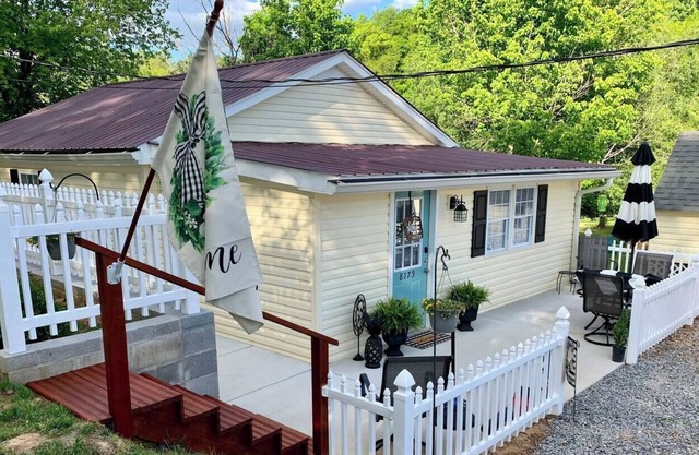The Magnolia Cottage ~ The Great Outdoors