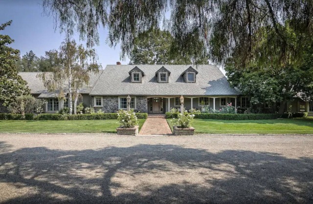 The Magnolia Manor :: Picturesque French Wine Country Estate - Great Location!