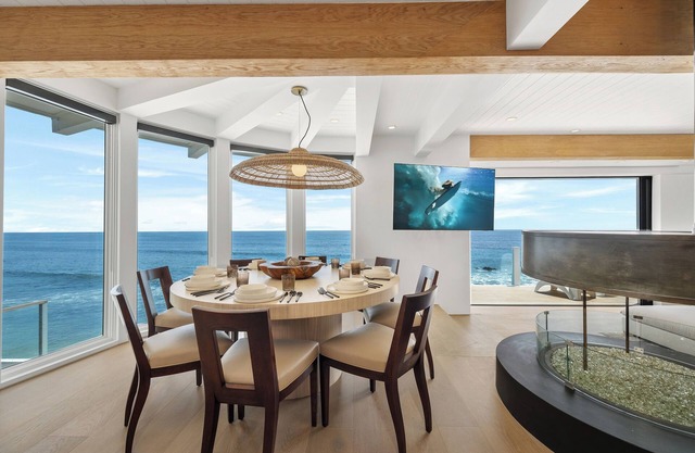The Malibu Rd Tree House l Beachfront & Central