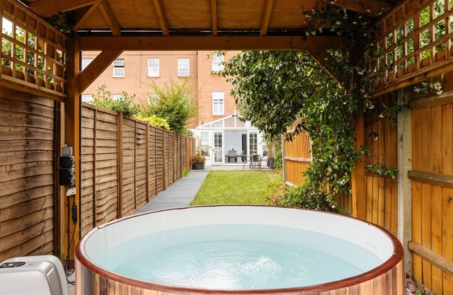 The Mall - Hot Tub, Parking, Garden, Games Room
