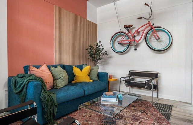 The Mango | Vibrant Oasis |Sleeps 4 | Downtown Fun