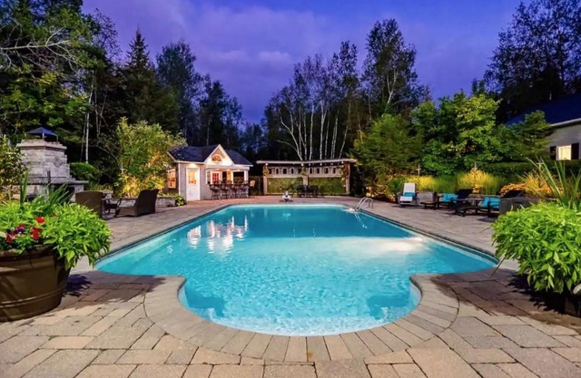 The Mansion, Wasaga beach, Blue mountain