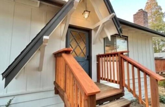 The Manzanita Cottage @ Yosemite & Bass Lake