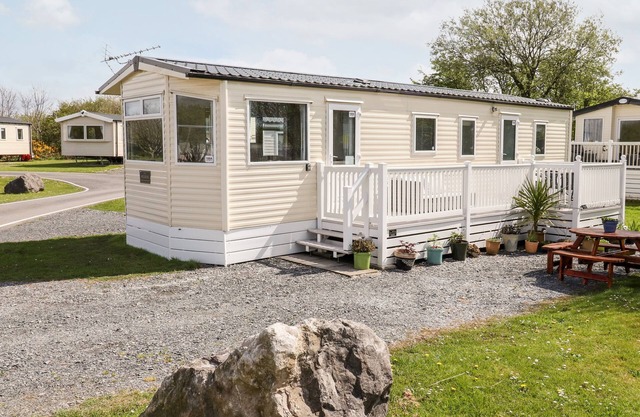 THE MAPLES, pet friendly, country holiday cottage in Haverigg