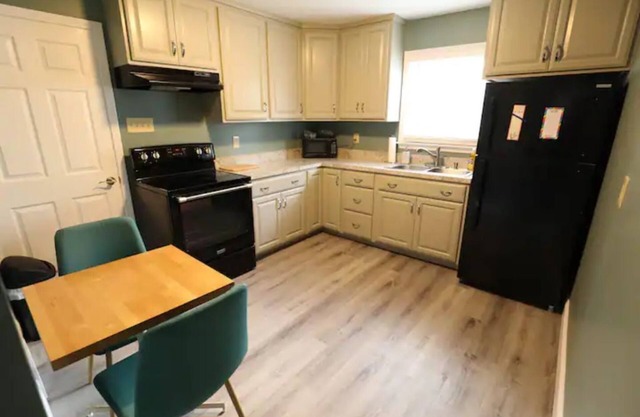 The Maria Two Bedroom LOWER, close to Falls & Casino!