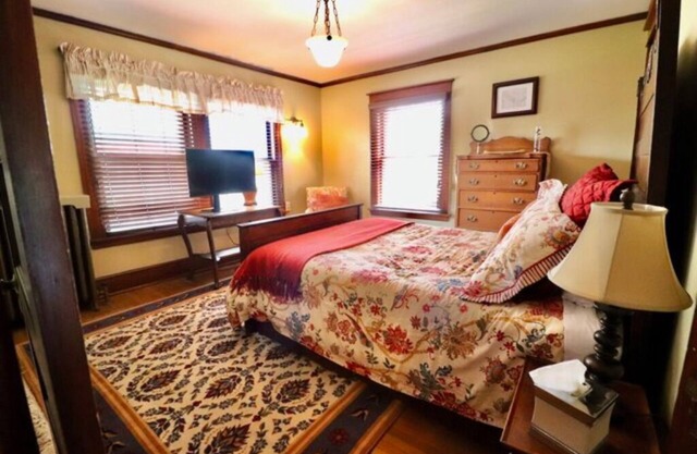 The Marshall Room w/ queen bed