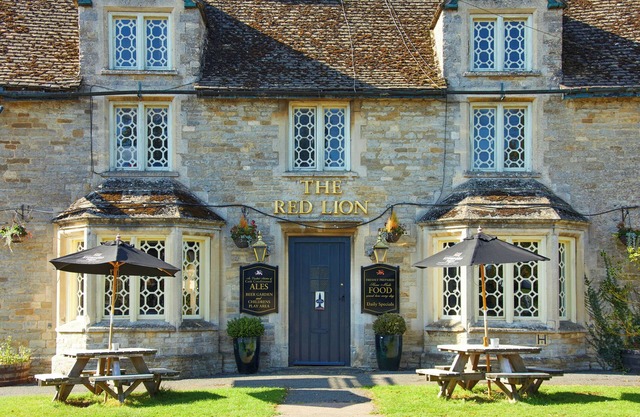 THE MATCHBOX, pet friendly, with open fire in Evenley