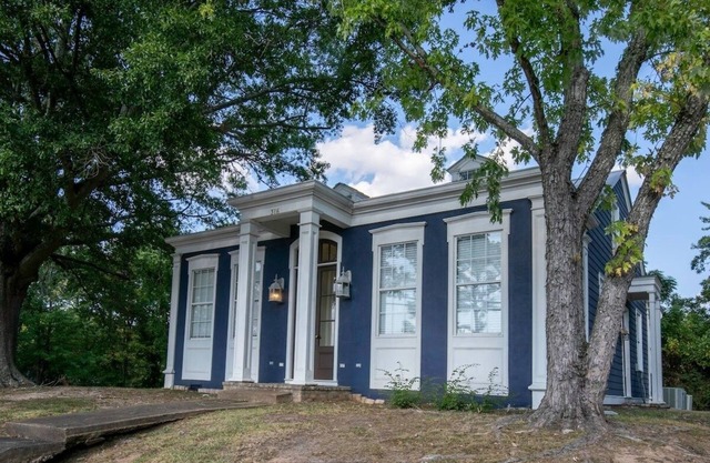The Maxwell, 1BR CozyTriplex by Velvet Ditch Villas