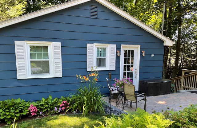 The Maybrook: Peaceful Getaway by a Lake