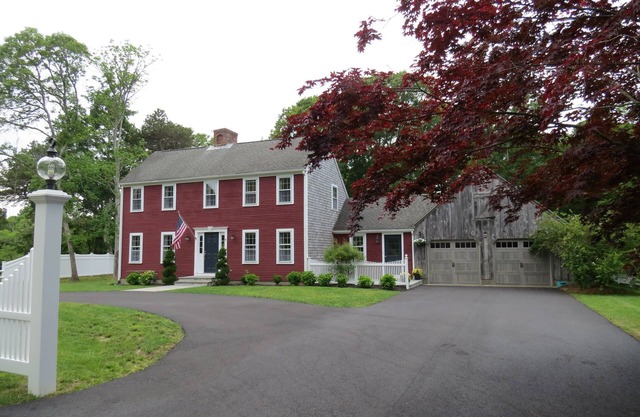 "The Meadow", a Stylish and Welcoming Home only 1 Mile from Nauset Beach