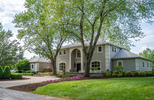 The Mediterranean is Calling! Great House with Outdoor Fireplace!