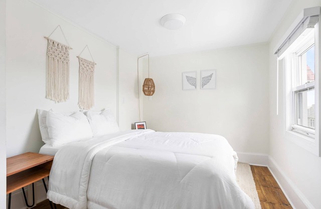 The Melrose, 3B- Full Bed & Bath: Romantic Getaway, Steps from the Beach, Cozy B