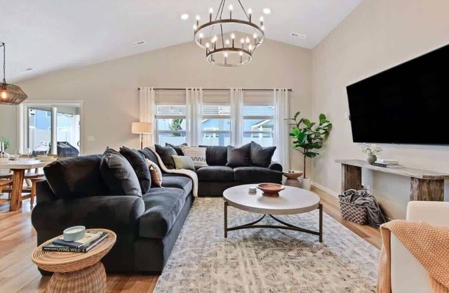 The Meridian Manor | Private 4 Bedroom Home