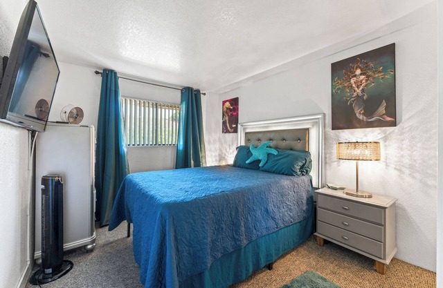 The Mermaid Quarters Deluxe Stay WiFI-Central Palm Springs