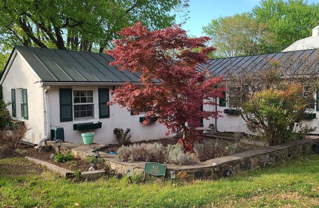 The Milk Cottage - Cozy Getaway in the Country