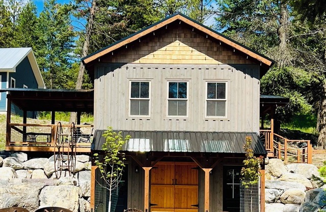 The Mill House at Elk Ridge Village cabin 301A with views of Flathead Lake & 🏔️