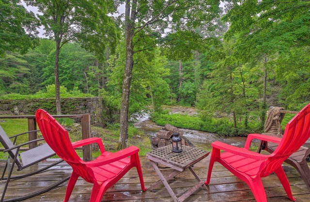 'The Mill River Cabin' mit Kamin und Blick auf den Fluss!
