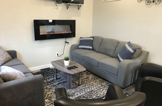 The Miller Inn & Suites with Seasonal Hot tub!!