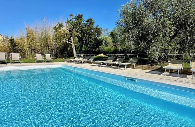 La Mimosa con piscina e aria condizionata sulle colline a Senigallia