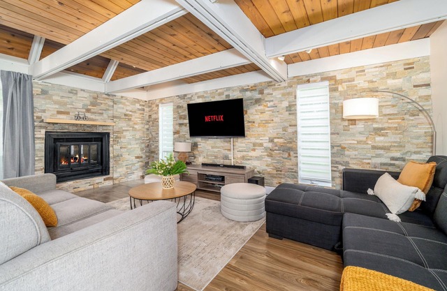 The Misco | Family Chalet | Mont-Ste-Anne | Pool-Nature-BBQ