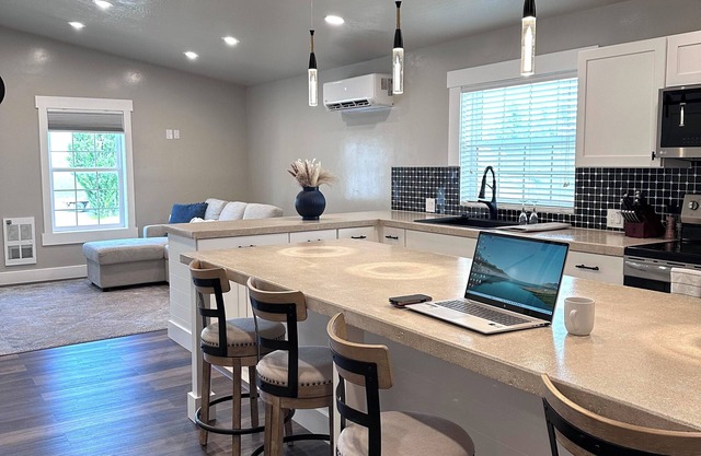 The Modern Loft - Spacious & New