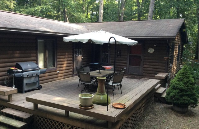 Kabine-Ensuite-Hütte-Blick auf den Wald-The Bunkhouse
