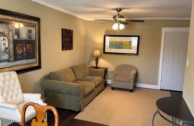 The Monroe: 2-bedroom townhome. Walk to LSU