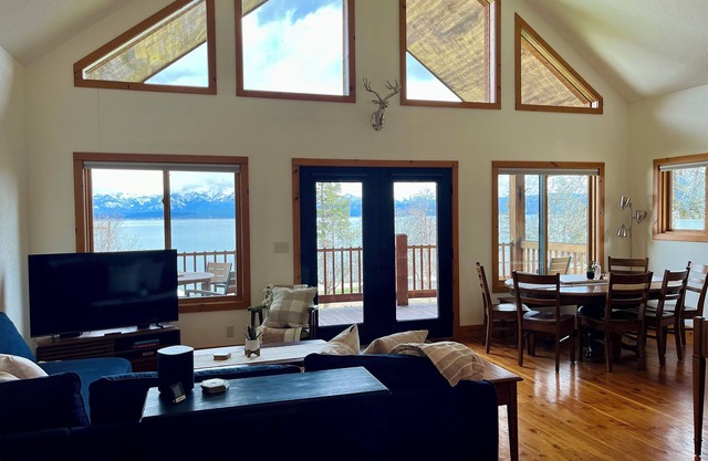 The Montana Lakeview Chalet: Flathead Lake