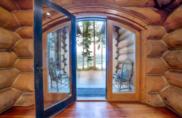 The Montana Manor, Custom Log Estate Sleeping 14