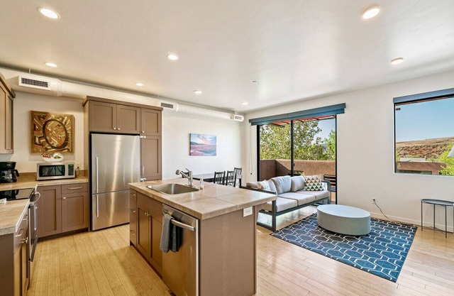 The Morning Star - 2 bed 2 bath Suite W/ Red Rock Views