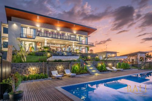 THE most luxury 5BR villa in Lovina! Stunning Outlook!