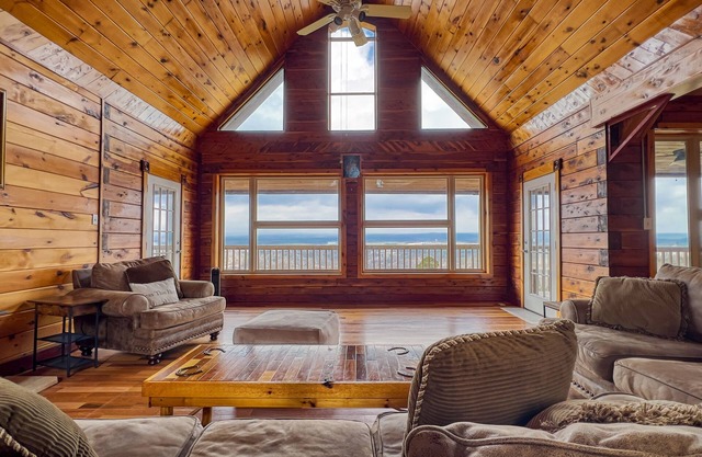 The Mountain Crest Cabin